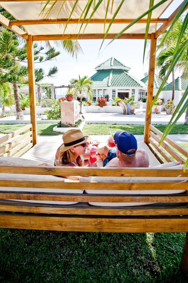 Banyan Bay Suites San Pedro  Exterior photo