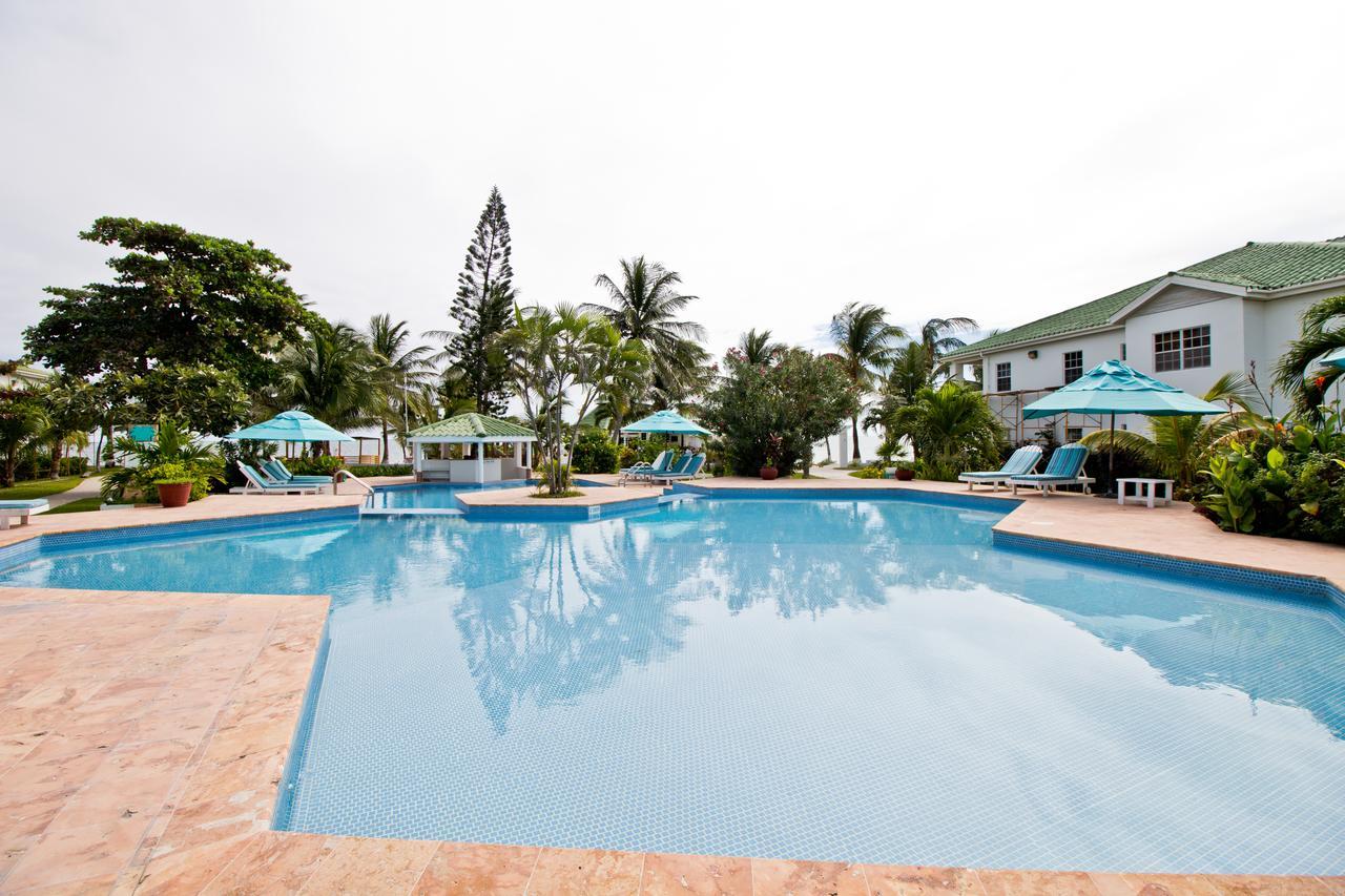 Banyan Bay Suites San Pedro  Exterior photo