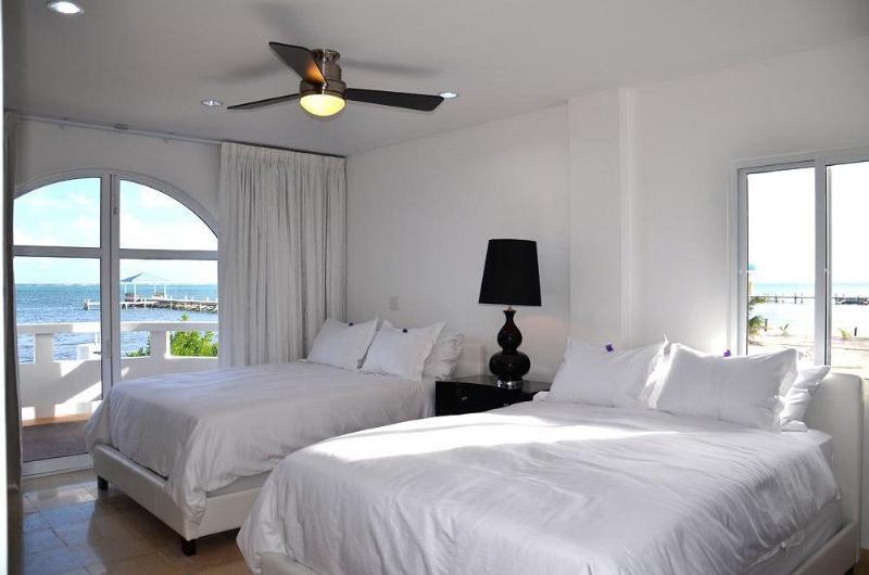 Banyan Bay Suites San Pedro  Exterior photo