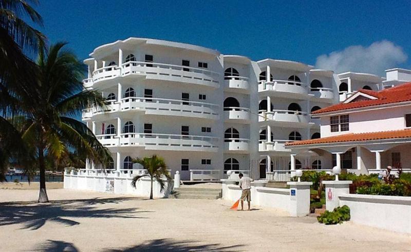 Banyan Bay Suites San Pedro  Exterior photo