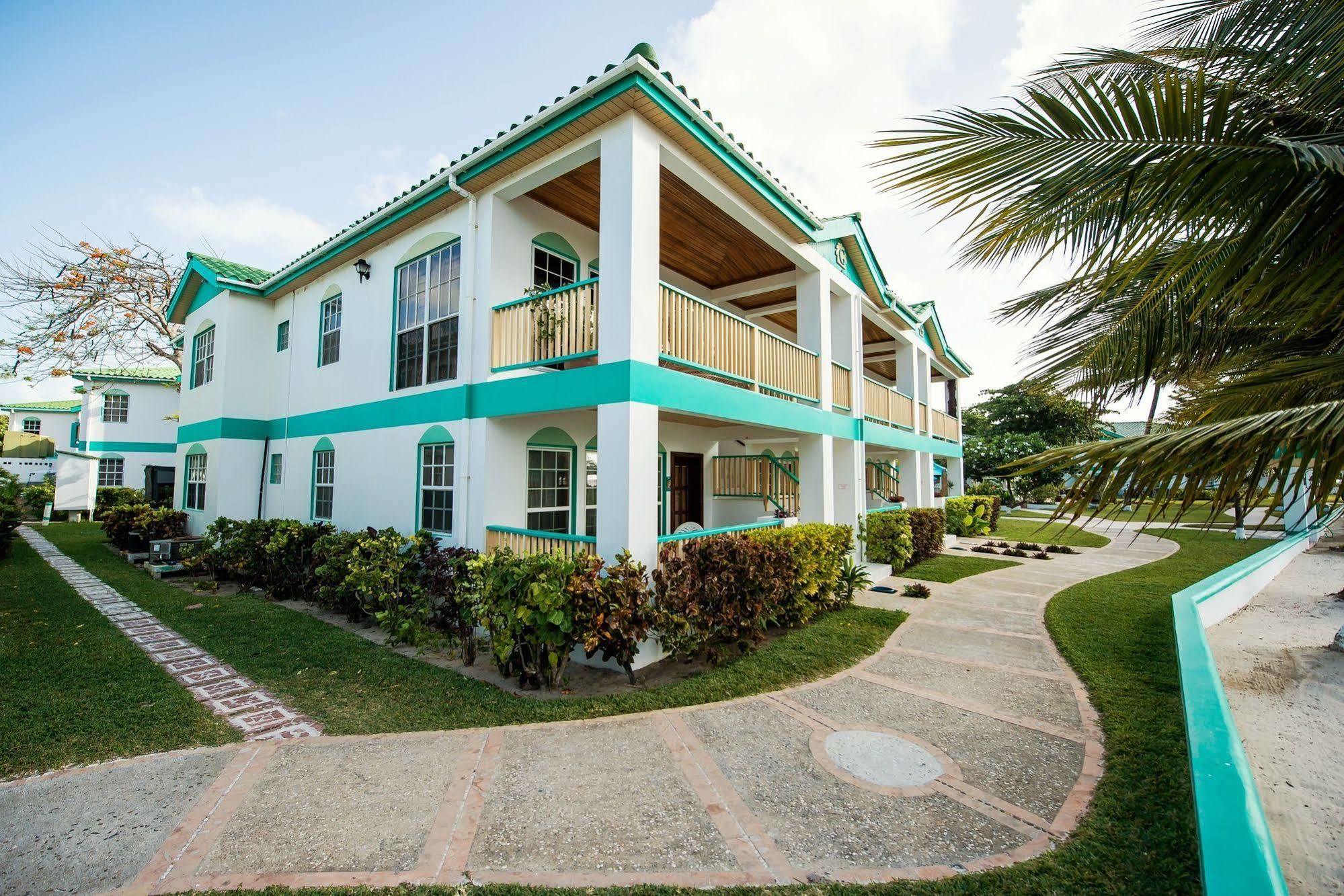 Banyan Bay Suites San Pedro  Exterior photo