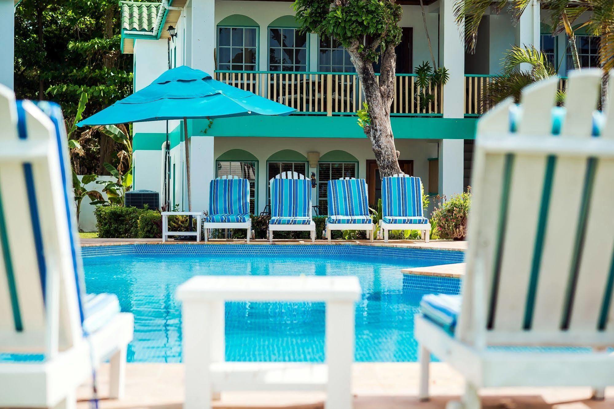 Banyan Bay Suites San Pedro  Exterior photo